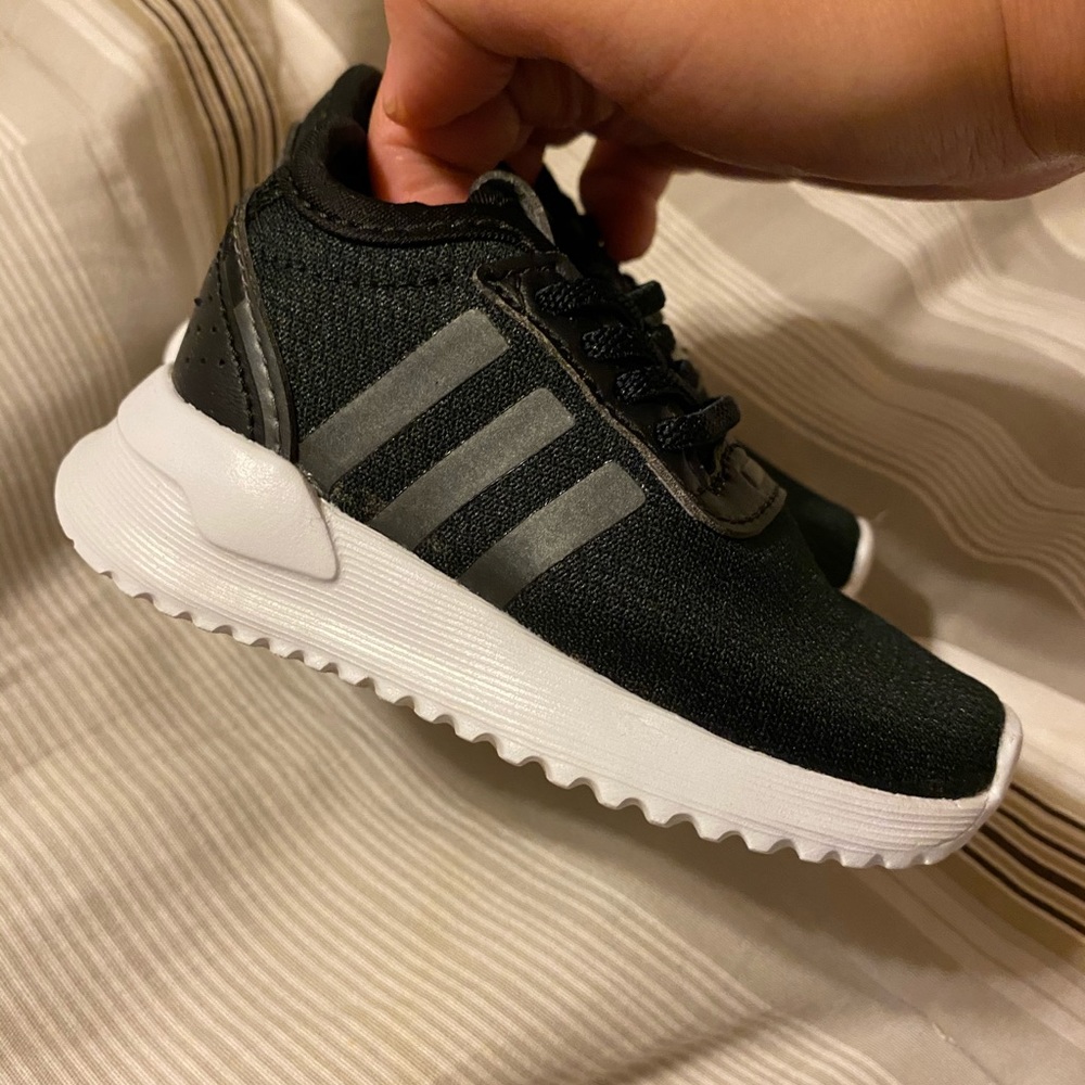 Shoes - Picture 3 of 4